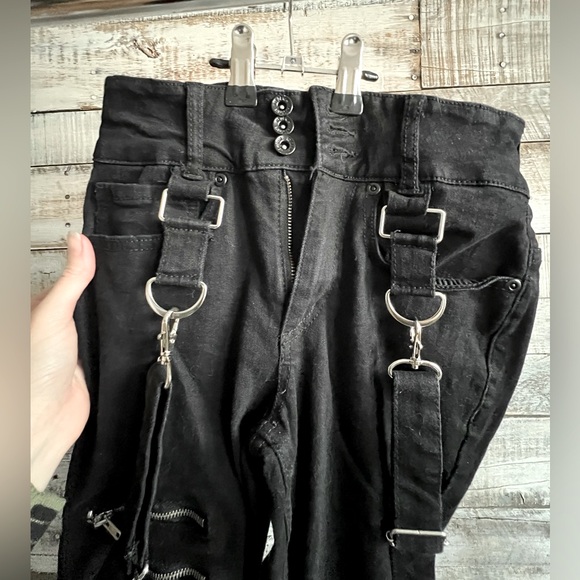 Hot Topic Pants - Hot Topic Denim - High Rise super skinny jeans Size 1